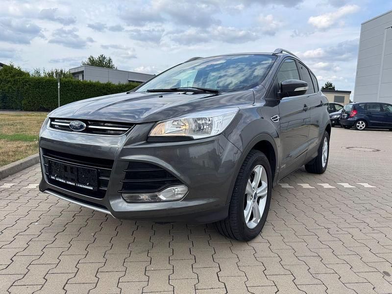 Grau Gebraucht 2016 Ford Kuga Titanium SUV | 9.450 € (Fairer Preis) - Bild 1/4