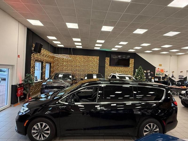 Gebraucht Chrysler Pacifica 291 PS (214 kW) 2024 Schwarz Van / Kleinbus