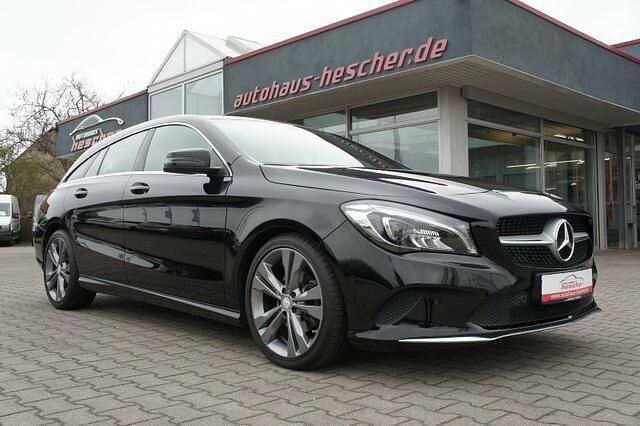 Gebraucht Mercedes CLA200 Shooting Brake 136 PS (100 kW) 2016 Schwarz Kombi