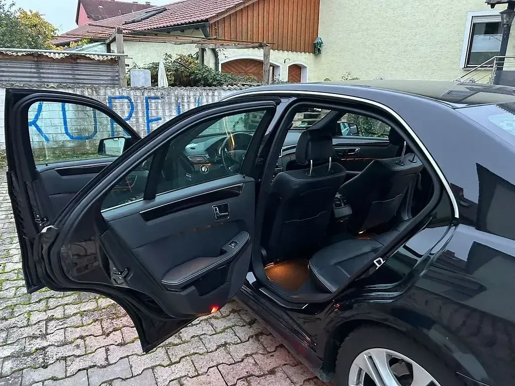 Gebraucht Mercedes E350 AMG line 292 PS (214 kW) 2009 Schwarz Limousine
