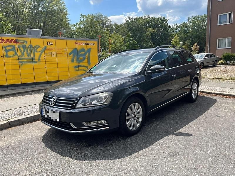 Grau Gebraucht 2012 VW Passat Comfortline Kombi | 6.799 € (Fairer Preis) - Bild 1/4