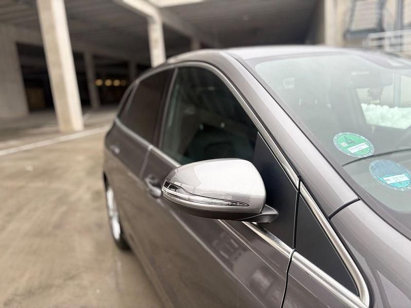 Gebraucht Mercedes B200 163 PS (119 kW) 2019 Grau Van / Kleinbus
