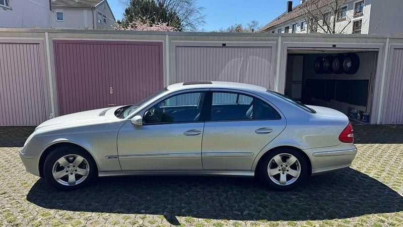 Gebraucht Mercedes E200 Avantgarde 163 PS (119 kW) 2003 Silber Limousine