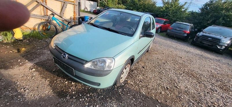 Grün Gebraucht 2001 Opel Corsa Comfort Limousine | 250 € (Superpreis) - Bild 1/4