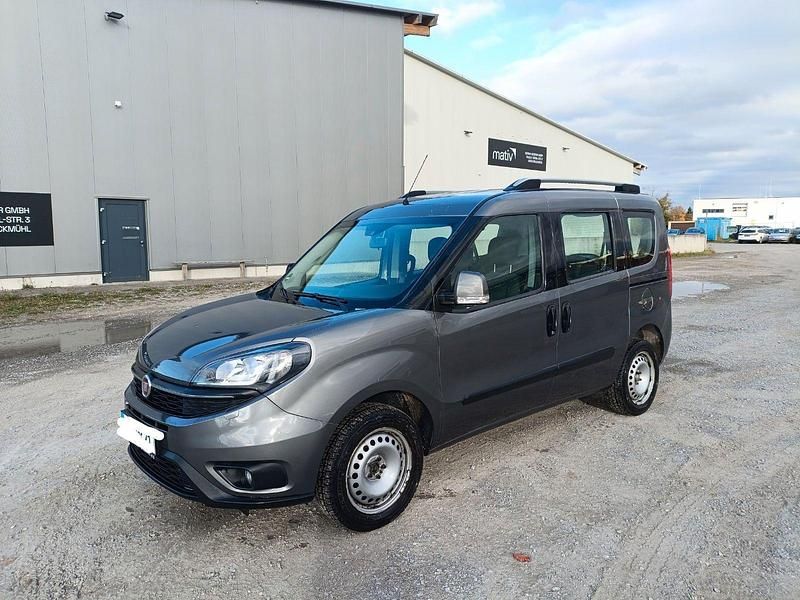 Gebraucht Fiat Doblò Lounge 120 PS (88 kW) 2019 Grau Van / Kleinbus