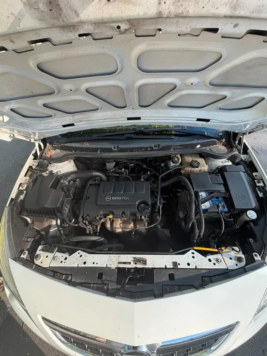 Gebraucht Opel Astra 110 PS (80 kW) 2012 Weiß Kleinwagen