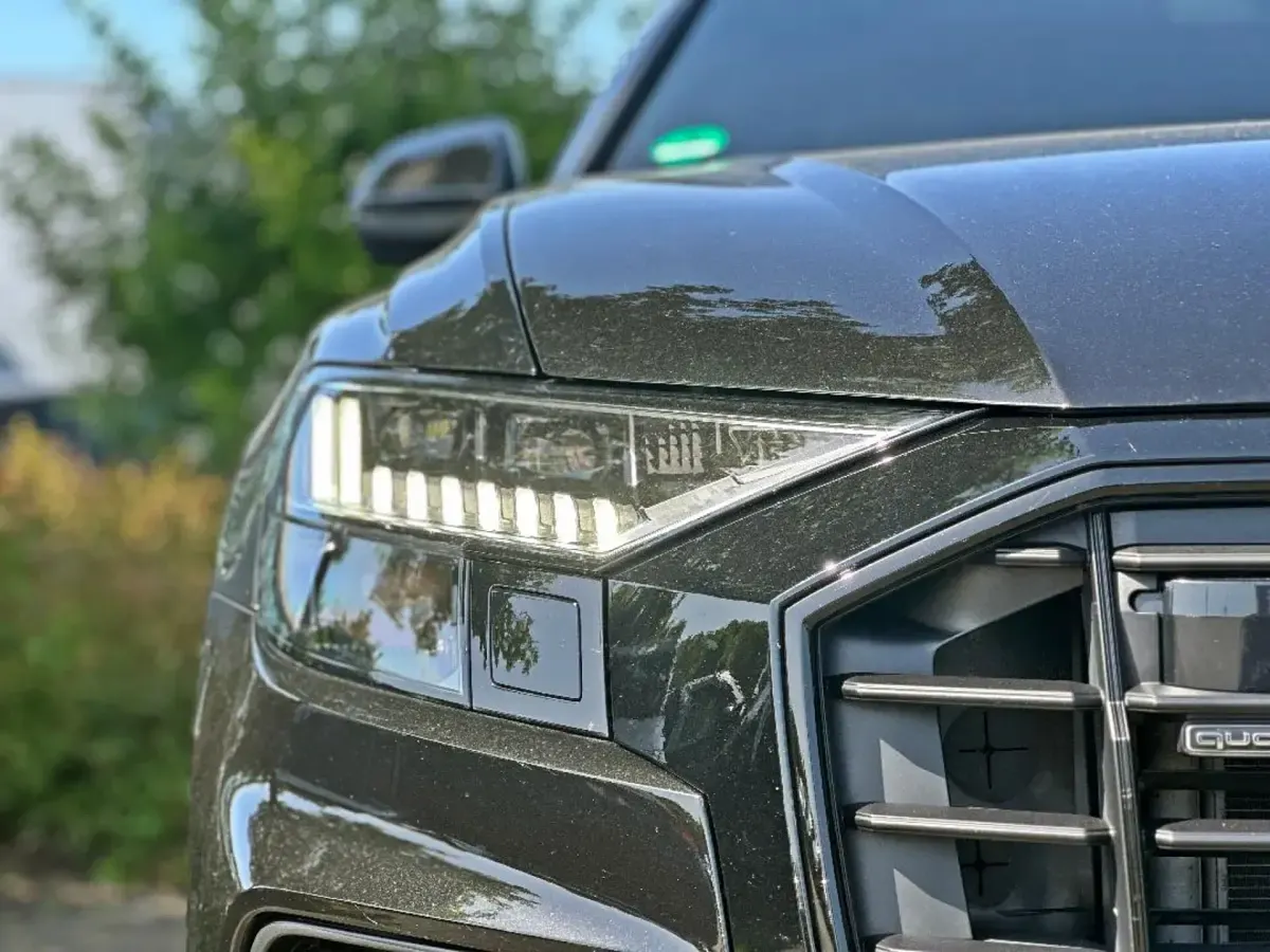Gebraucht Audi Q8 Ambiente 286 PS (210 kW) 2023 Mythosschwarz metallic SUV