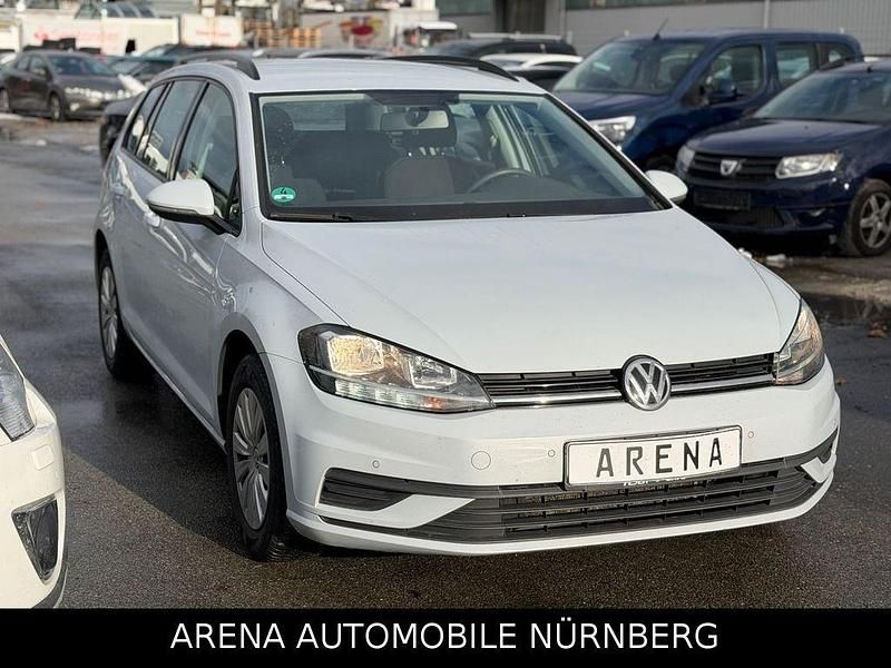 Gebraucht VW Golf VII Trendline 110 PS (80 kW) 2017 White silver Kombi