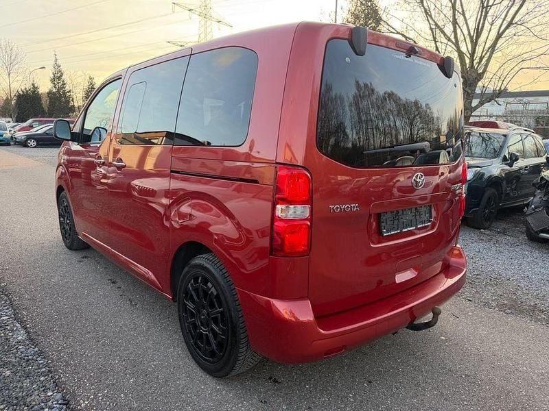Gebraucht Toyota Proace Verso 116 PS (85 kW) 2018 Orange Kombi