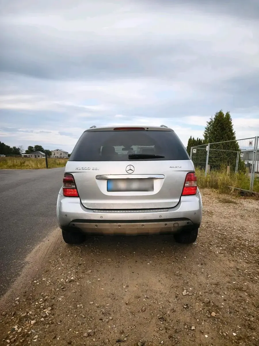 Gebraucht Mercedes ML320 224 PS (164 kW) 2006 Silber SUV