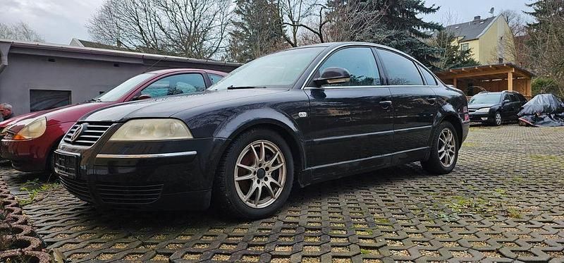 Gebraucht VW Passat Basis 131 PS (96 kW) 2003 Schwarz Limousine
