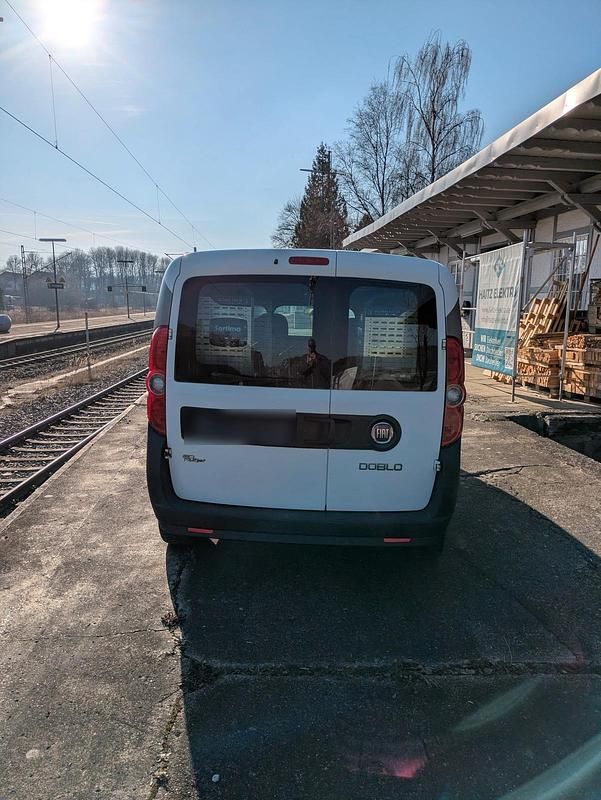 Gebraucht Fiat Doblò 90 PS (66 kW) 2013 Weiß Van / Kleinbus