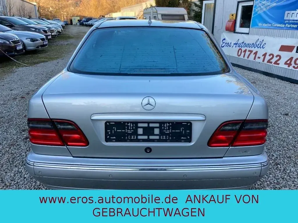 Second-hand Mercedes E200 163 CP (119 kW) 2001 Argintiu Berlinǎ