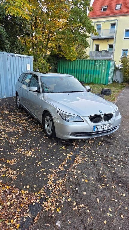 Silber Gebraucht 2009 BMW 520 Kombi | 4.499 € (Superpreis) - Bild 1/4