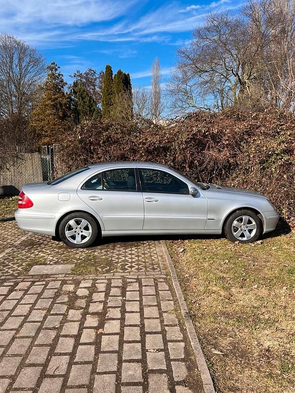 Gebraucht Mercedes E200 163 PS (119 kW) 2005 Silber Limousine