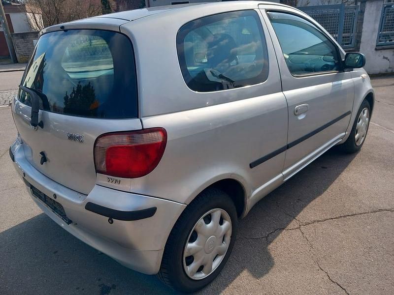 Gebraucht Toyota Yaris 68 PS (50 kW) 2002 Silber Limousine