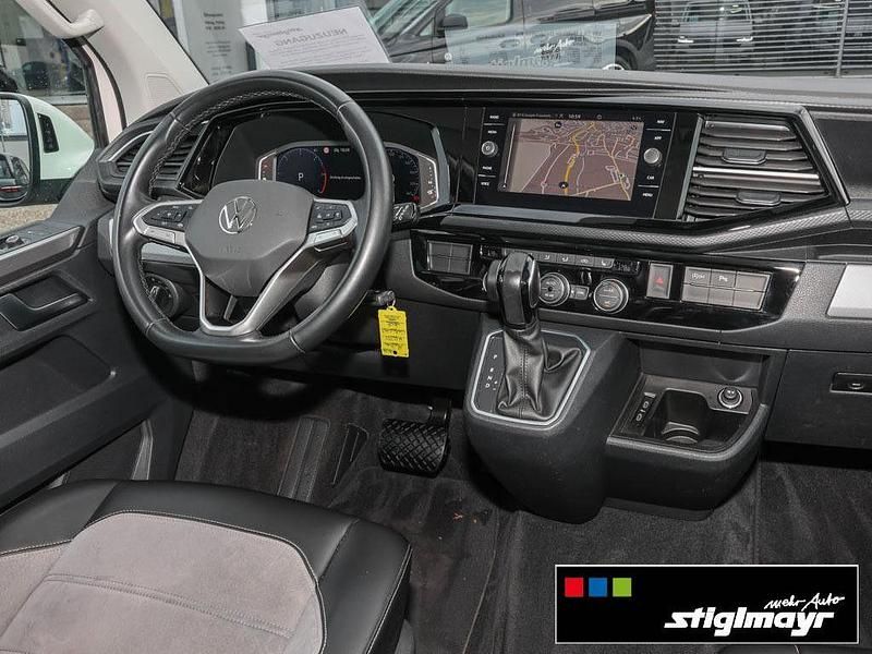 Gebraucht VW Multivan Generation Six 150 PS (110 kW) 2021 Candyweiß Van