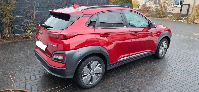 Gebraucht Hyundai Kona Advantage 100 kW (136 PS) 2021 Rot SUV