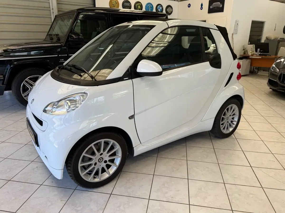 Gebraucht Smart ForTwo Cabrio 71 PS (52 kW) 2012 Weiß Cabrio