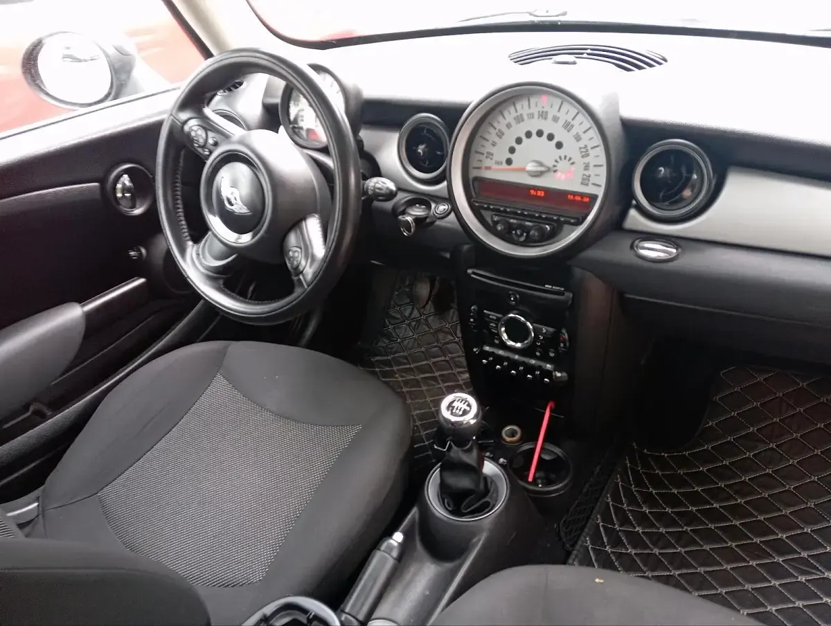 Gebraucht Mini Cooper 105 PS (77 kW) 2012 Schwarz Kleinwagen