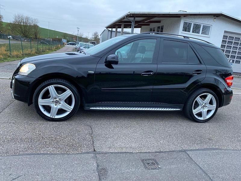 Schwarz Gebraucht 2010 Mercedes ML350 SUV | 8.800 € (Guter Preis) - Bild 1/4