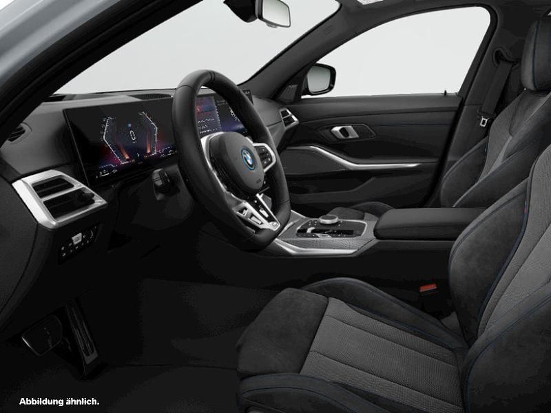 Gebraucht 2024 BMW 330e Comfort Edition Kombi | 51.362 € - Bild 1/2