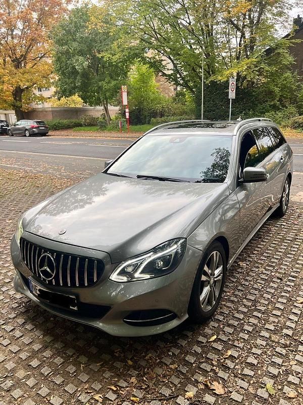 Grau Gebraucht 2014 Mercedes E300 Kombi | 9.900 € (Superpreis) - Bild 1/4