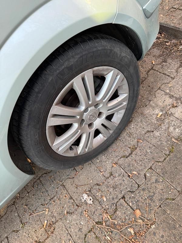 Gebraucht Opel Astra Edition 110 PS (80 kW) 2009 Silber Limousine