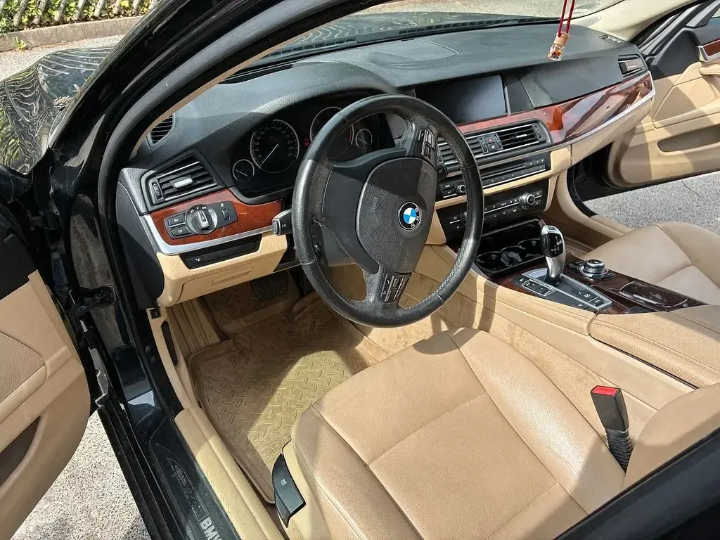 Gebraucht BMW 530 258 PS (189 kW) 2012 Schwarz Kombi