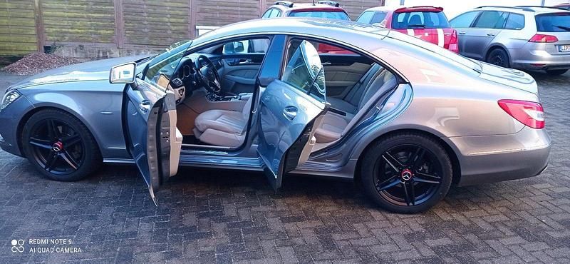 Silber Gebraucht 2011 Mercedes CLS350 Limousine | 21.900 € (Fairer Preis) - Bild 1/4