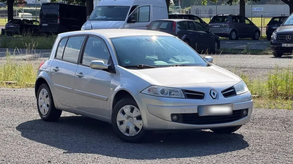 Gebraucht Renault Mégane 111 PS (81 kW) 2008 Silber Limousine
