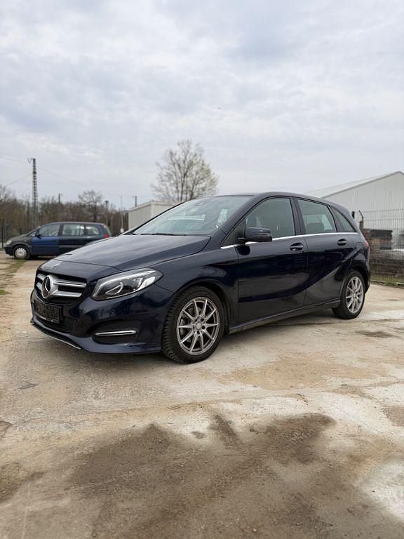 Gebraucht Mercedes B220 177 PS (130 kW) 2018 Blau Van / Kleinbus