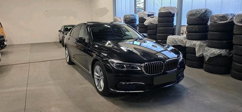 Schwarz Gebraucht 2016 BMW 730 Limousine | 35.990 € (Teuer) - Bild 1/4