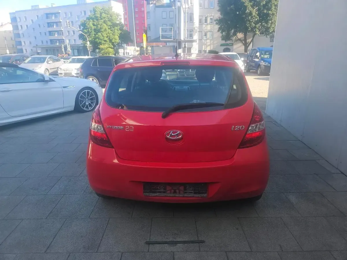 Gebraucht Hyundai i20 77 PS (56 kW) 2011 Rot Kleinwagen