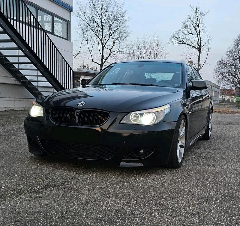 Gebraucht BMW 545 M Sport 333 PS (244 kW) 2003 Schwarz Limousine