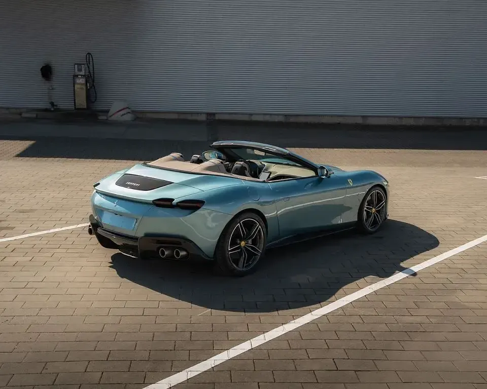 Neu Ferrari Roma 620 PS (456 kW) 2025 Blau Cabrio