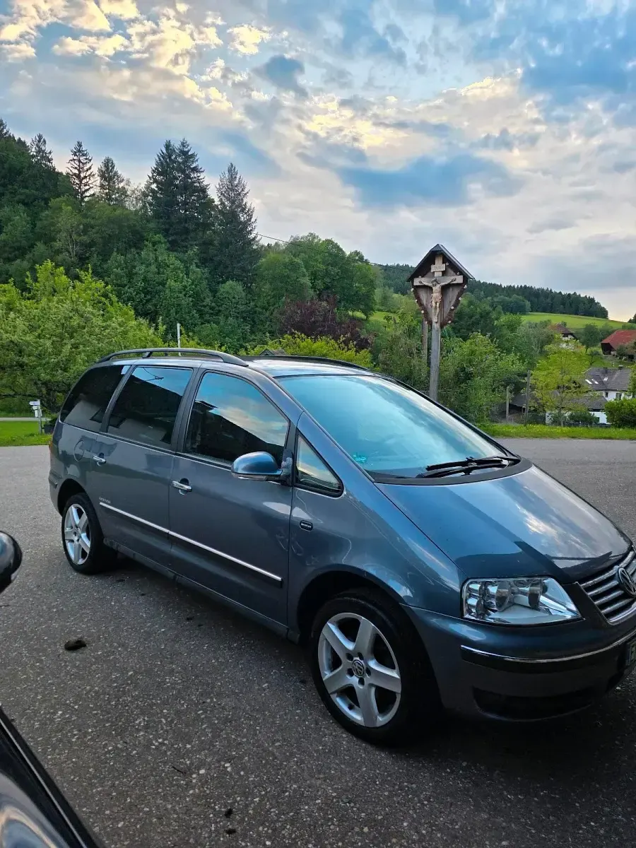Gebraucht VW Sharan 140 PS (102 kW) 2026 Grau Van / Kleinbus