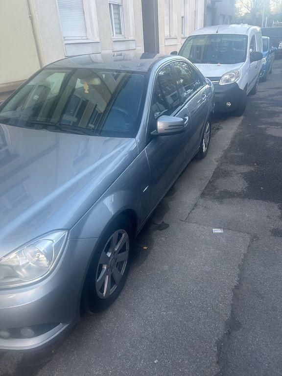 Grau Gebraucht 2013 Mercedes C200 Avantgarde Limousine | 6.000 € (Superpreis) - Bild 1/4