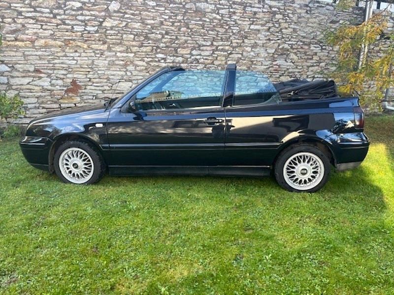 Schwarz Gebraucht 2002 VW Golf Cabriolet Cabrio | 2.700 € (Fairer Preis) - Bild 1/4