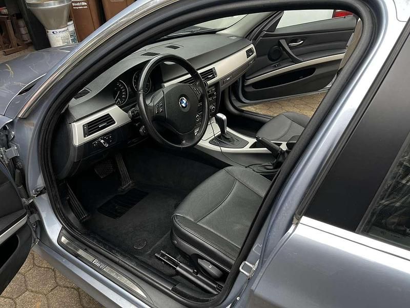 Gebraucht BMW 325 218 PS (160 kW) 2009 Limousine