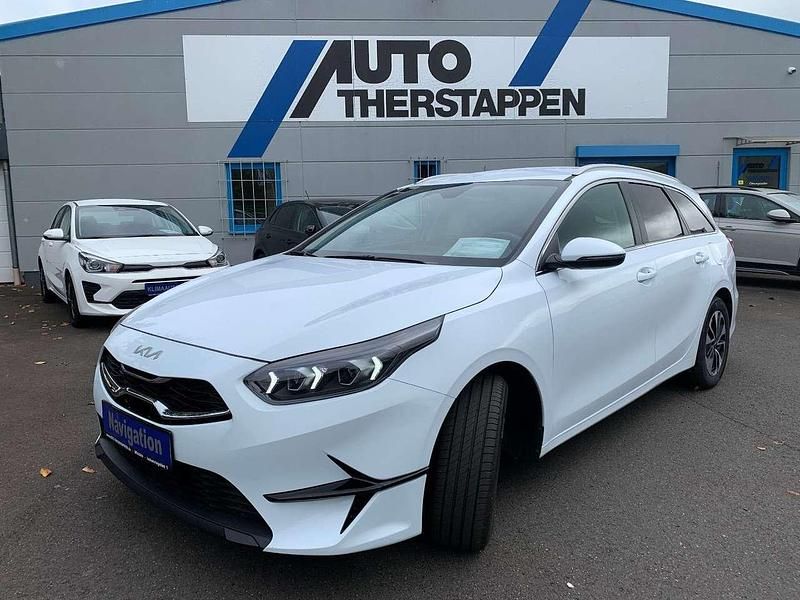Weiss Gebraucht 2024 Kia Ceed Sportswagon Kombi | 22.990 € (Fairer Preis) - Bild 1/4
