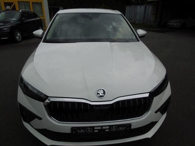 Neu Skoda Scala Essence 116 PS (85 kW) 2025 Candyweiß Kleinwagen