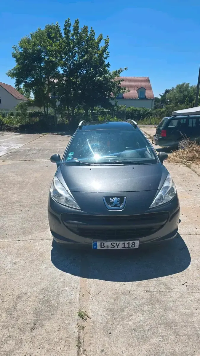 Gebraucht Peugeot 207 95 PS (69 kW) 2008 Schwarz SUV