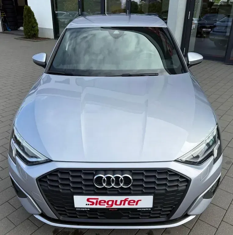Gebraucht Audi A3 Ambiente 150 PS (110 kW) 2023 Silber Limousine