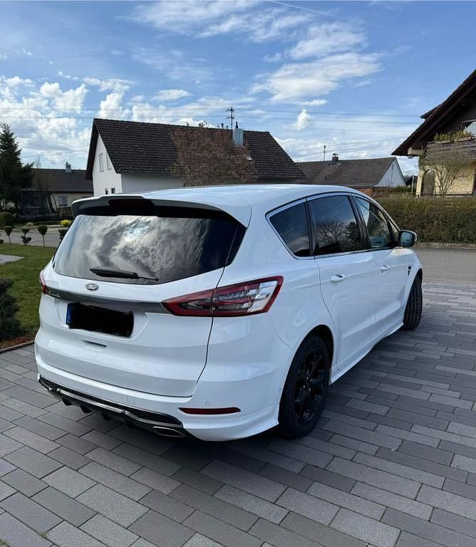 Gebraucht Ford S-MAX Titanium 179 PS (131 kW) 2017 Weiß Van / Kleinbus