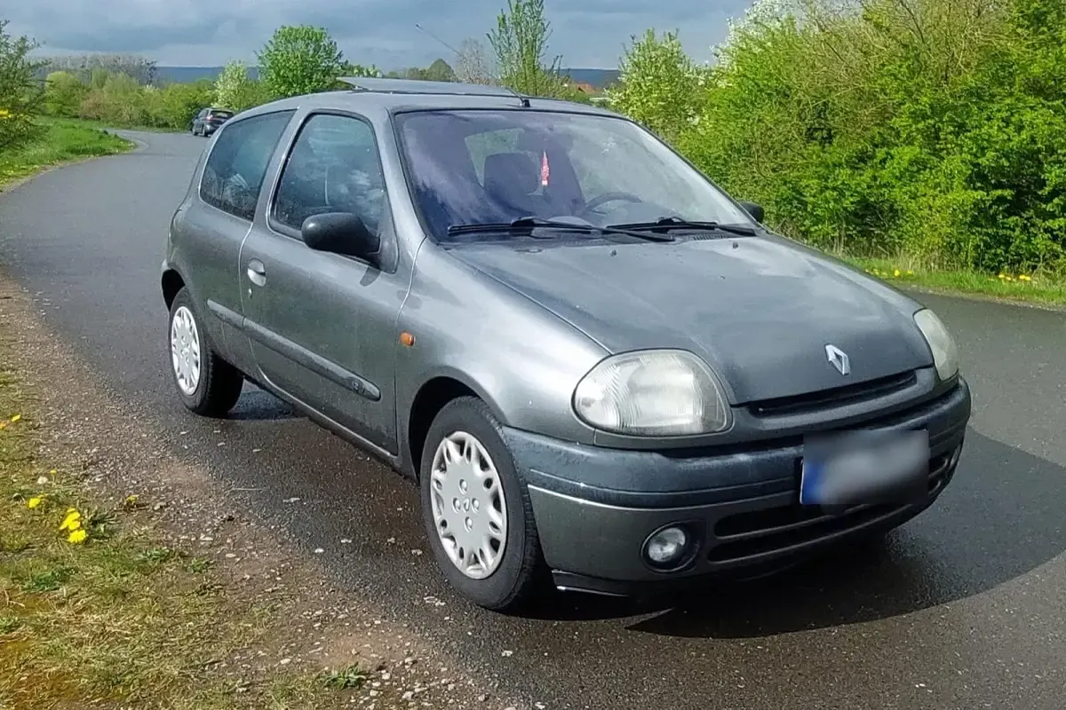 Gebraucht Renault Clio 58 PS (42 kW) 1999 Grau Kleinwagen
