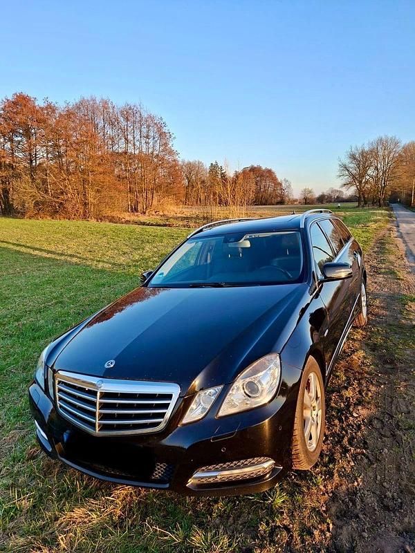 Gebraucht Mercedes E250 Avantgarde 204 PS (150 kW) 2011 Schwarz Kombi