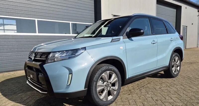 Ice grayish blue Neu 2025 Suzuki Vitara Comfort SUV | 28.000 € (Teuer) - Bild 1/4