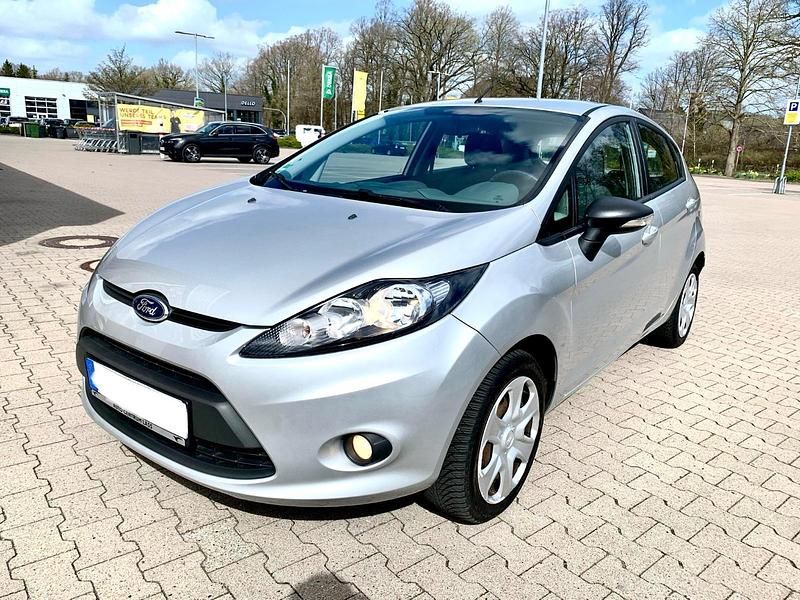 Gebraucht Ford Fiesta 82 PS (60 kW) 2011 Silber Kleinwagen