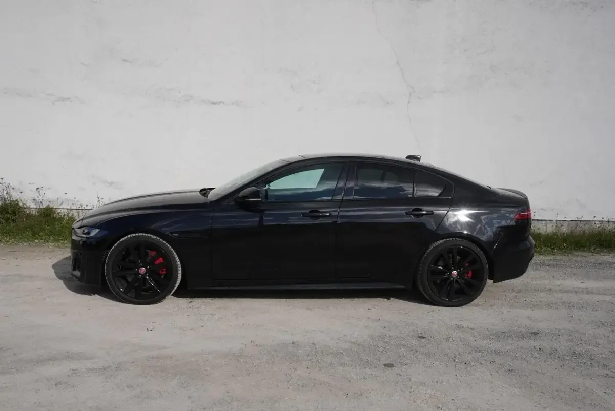 Gebraucht Jaguar XE R-Dynamic 204 PS (150 kW) 2023 Schwarz Limousine